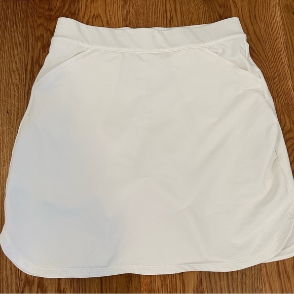 Peter Millar Dresses & Skirts - Peter Millar skort skirt with spandex shorts size Small